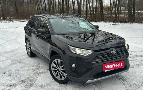 Toyota RAV4, 2021 год, 3 800 000 рублей, 2 фотография