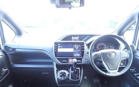 Toyota Voxy III, 2021 год, 2 460 005 рублей, 10 фотография