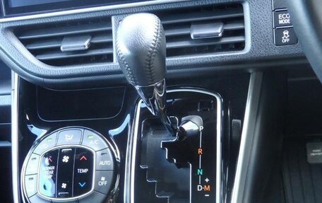 Toyota Voxy III, 2021 год, 2 460 005 рублей, 15 фотография