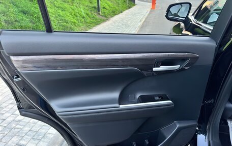 Toyota Highlander, 2025 год, 5 699 000 рублей, 23 фотография