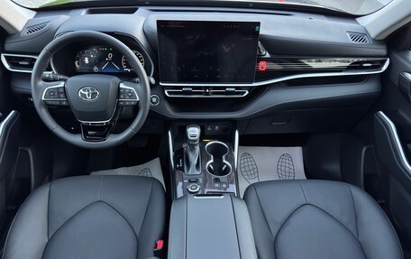 Toyota Highlander, 2025 год, 5 699 000 рублей, 32 фотография