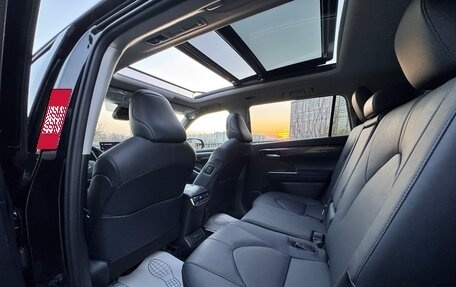 Toyota Highlander, 2025 год, 5 699 000 рублей, 24 фотография