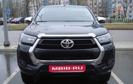 Toyota Hilux VIII, 2021 год, 4 600 000 рублей, 2 фотография