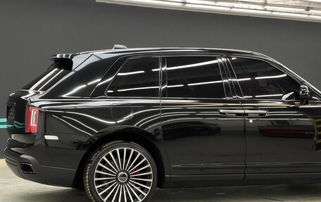 Rolls-Royce Cullinan, 2021 год, 36 000 000 рублей, 3 фотография