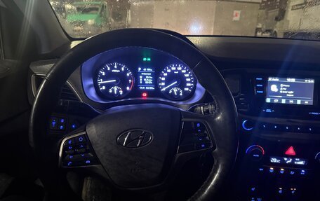 Hyundai Solaris II рестайлинг, 2018 год, 990 000 рублей, 10 фотография