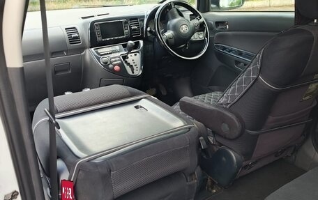 Toyota Wish II, 2003 год, 800 000 рублей, 7 фотография