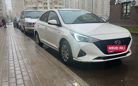 Hyundai Solaris II рестайлинг, 2021 год, 1 550 000 рублей, 2 фотография