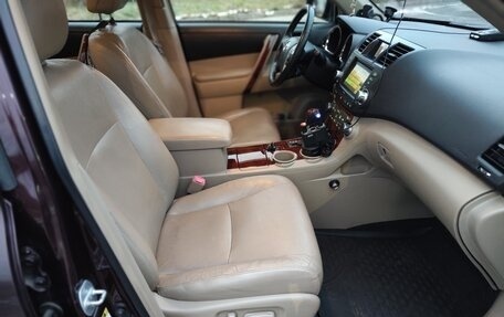 Toyota Highlander III, 2012 год, 2 145 000 рублей, 18 фотография