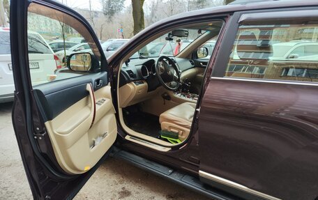 Toyota Highlander III, 2012 год, 2 145 000 рублей, 32 фотография