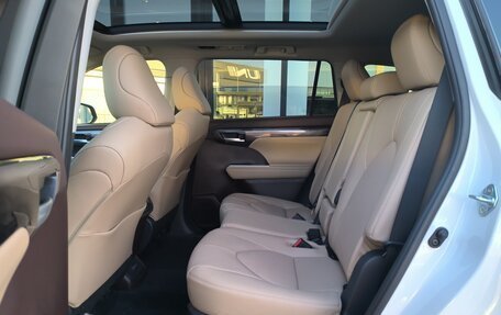 Toyota Highlander, 2025 год, 5 999 000 рублей, 25 фотография