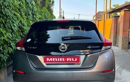 Nissan Leaf II, 2017 год, 1 700 000 рублей, 5 фотография