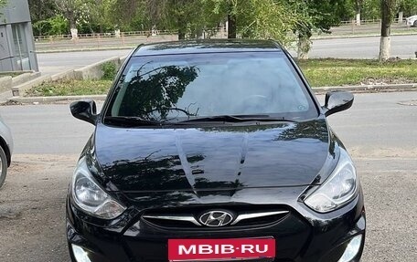 Hyundai Solaris II рестайлинг, 2012 год, 830 000 рублей, 4 фотография