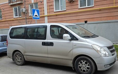 Hyundai Grand Starex Grand Starex I рестайлинг 2, 2010 год, 1 650 000 рублей, 2 фотография