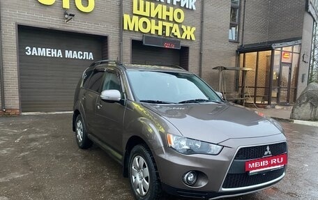Mitsubishi Outlander III рестайлинг 3, 2011 год, 950 000 рублей, 2 фотография