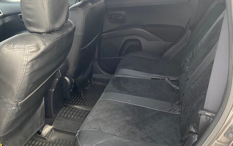 Mitsubishi Outlander III рестайлинг 3, 2011 год, 950 000 рублей, 15 фотография