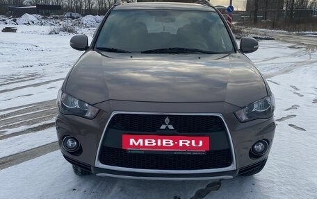 Mitsubishi Outlander III рестайлинг 3, 2011 год, 950 000 рублей, 5 фотография