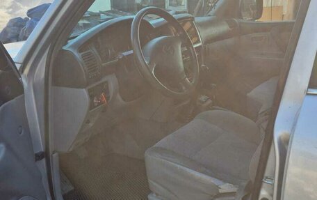 Toyota Land Cruiser 100 рестайлинг 2, 2005 год, 3 850 000 рублей, 9 фотография