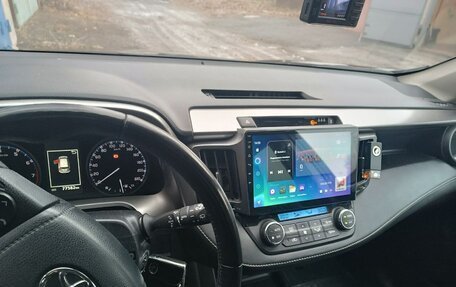 Toyota RAV4, 2017 год, 2 860 000 рублей, 7 фотография