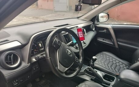 Toyota RAV4, 2017 год, 2 860 000 рублей, 6 фотография