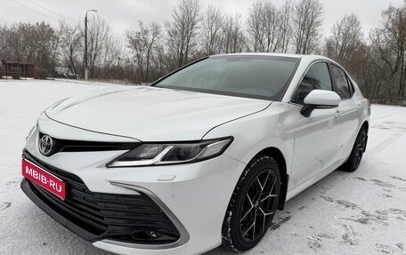 Toyota Camry, 2021 год, 2 800 000 рублей, 1 фотография
