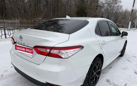 Toyota Camry, 2021 год, 2 800 000 рублей, 4 фотография