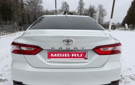 Toyota Camry, 2021 год, 2 800 000 рублей, 5 фотография