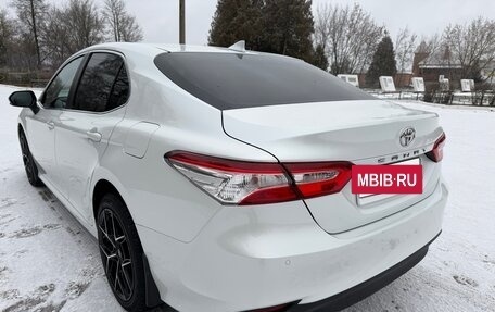 Toyota Camry, 2021 год, 2 800 000 рублей, 6 фотография