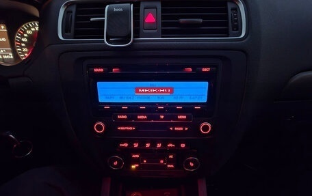 Volkswagen Jetta VI, 2011 год, 1 250 000 рублей, 12 фотография