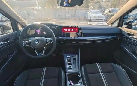 Volkswagen Golf VIII, 2023 год, 2 199 911 рублей, 10 фотография