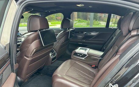 BMW 7 серия, 2017 год, 3 050 000 рублей, 20 фотография