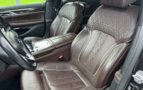 BMW 7 серия, 2017 год, 3 050 000 рублей, 24 фотография