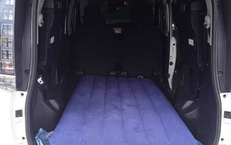 Toyota Voxy III, 2015 год, 1 650 000 рублей, 3 фотография