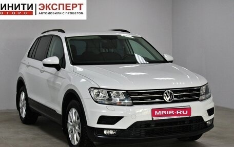 Volkswagen Tiguan II, 2018 год, 2 419 900 рублей, 1 фотография