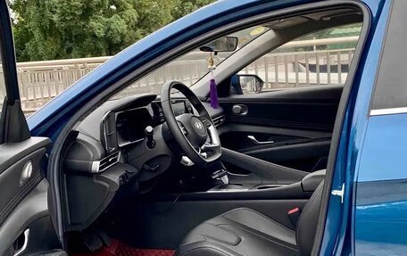 Hyundai Elantra, 2022 год, 1 080 000 рублей, 2 фотография