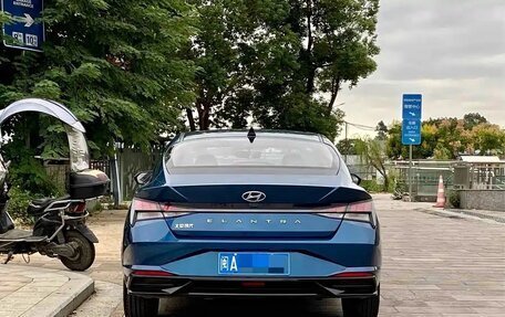 Hyundai Elantra, 2022 год, 1 080 000 рублей, 5 фотография