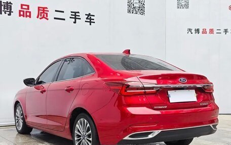 Ford Escort, 2022 год, 1 900 000 рублей, 3 фотография