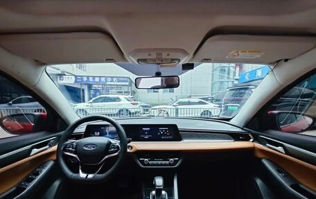 Ford Escort, 2022 год, 1 900 000 рублей, 9 фотография