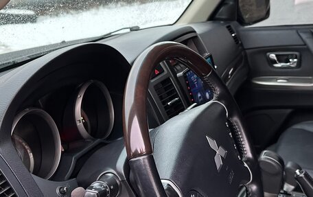 Mitsubishi Pajero IV, 2019 год, 3 850 000 рублей, 14 фотография