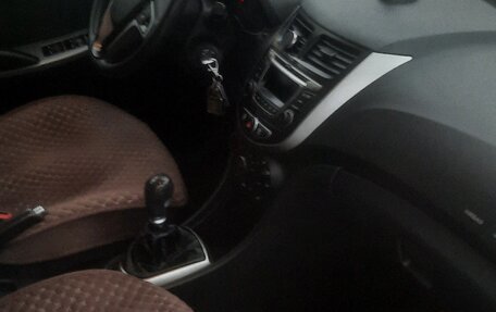 Hyundai Solaris II рестайлинг, 2015 год, 750 000 рублей, 10 фотография