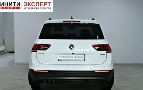 Volkswagen Tiguan II, 2018 год, 2 419 900 рублей, 5 фотография