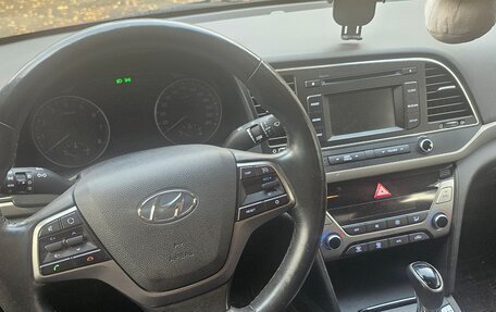Hyundai Elantra VI рестайлинг, 2016 год, 1 500 000 рублей, 7 фотография