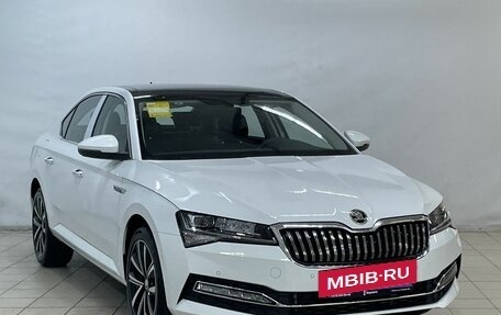 Skoda Superb III рестайлинг, 2025 год, 3 220 000 рублей, 2 фотография