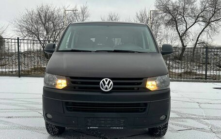 Volkswagen Transporter T5 рестайлинг, 2013 год, 1 825 000 рублей, 2 фотография