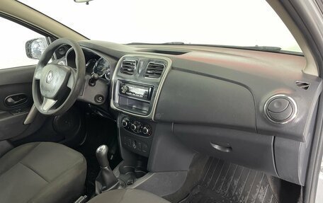 Renault Logan II, 2017 год, 784 000 рублей, 9 фотография