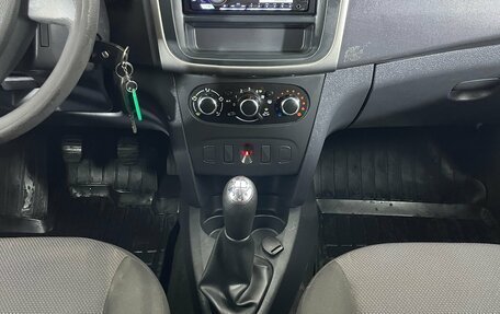 Renault Logan II, 2017 год, 784 000 рублей, 14 фотография