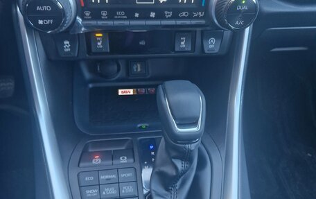 Toyota RAV4, 2025 год, 4 600 000 рублей, 9 фотография