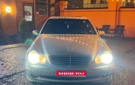 Mercedes-Benz C-Класс, 2001 год, 600 000 рублей, 1 фотография