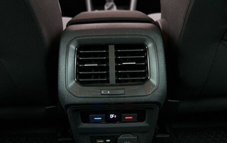 Volkswagen Tiguan II, 2020 год, 2 300 000 рублей, 19 фотография