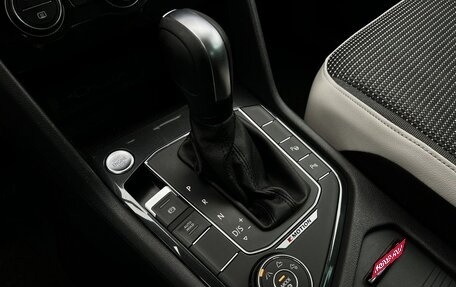 Volkswagen Tiguan II, 2020 год, 2 300 000 рублей, 33 фотография