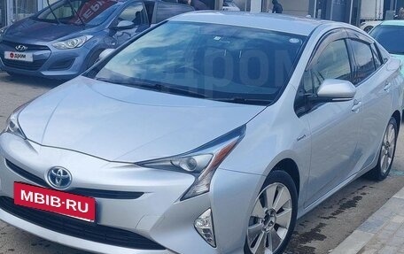 Toyota Prius IV XW50, 2017 год, 1 490 000 рублей, 2 фотография